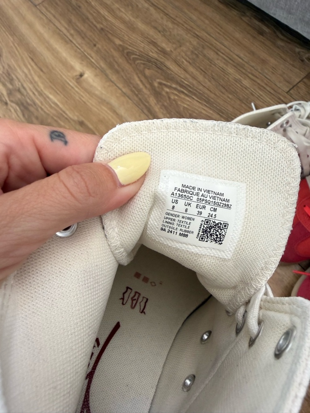 Converse - Picture 9 of 10